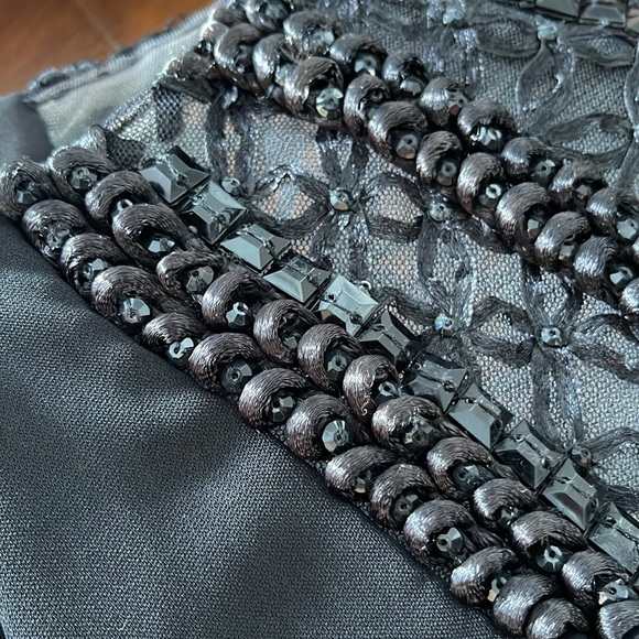 Badgley Mischka beaded cap sleeves gown. 4 - Picture 5 of 11